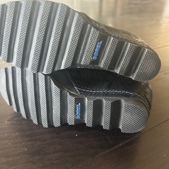 Sorel lace up black boots Joan of arc style like NEW - Picture 4 of 10